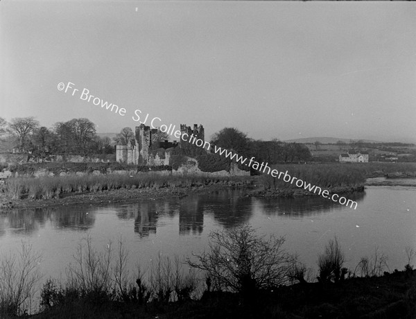 CARRICK CASTLE WHERE DERMOD O'HURLEY WAS CAPTURED 1592 FROM S.SIDE RIVER